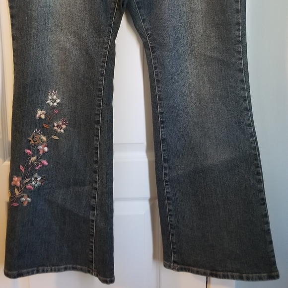 Low rise flared jeans - Picture 2 of 4